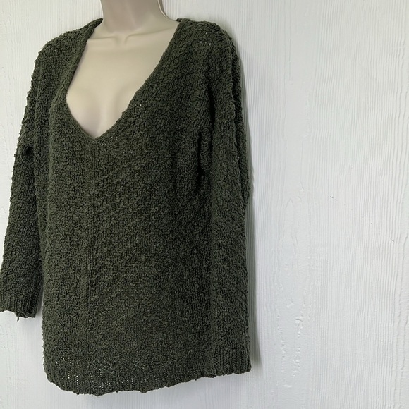 ASTR The Label - Olive Green Popcorn Boucle Deep V With Cutout Slashed Sweater M - Picture 6 of 12